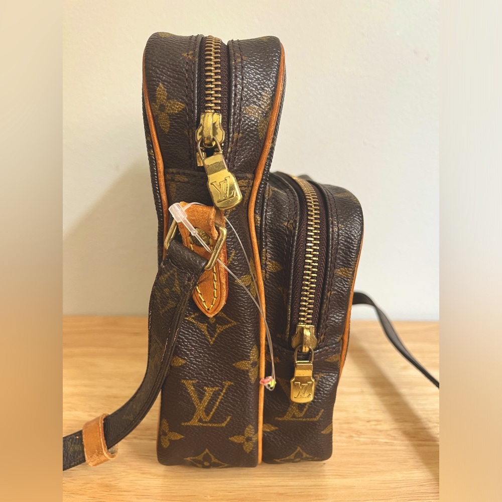 🎊SOLD🎊Louis Vuitton Amazone Vintage Monogram Crossbody bag✨ - Picture 4 of 16